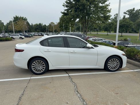 Used 2022 Alfa Romeo Giulia Sprint AWD/4WD image 2