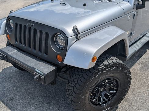 Used 2013 Jeep Wrangler Unlimited Sahara w/ Connectivity Group AWD/4WD image 13