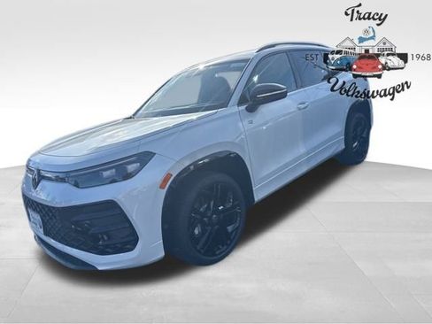 New 2026 Volkswagen Tiguan SE R-Line image 3