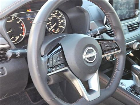 Used 2024 Nissan Altima 2.5 SR image 12