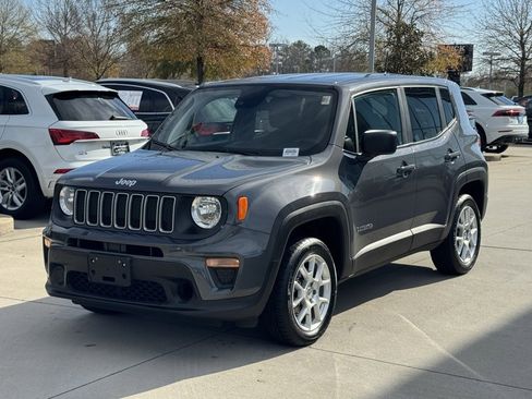 Used 2023 Jeep Renegade Latitude image 11
