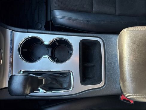 Used 2021 Jeep Grand Cherokee Laredo X image 19