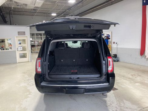 Used 2017 GMC Yukon XL Denali w/ Open Road Package AWD/4WD image 15