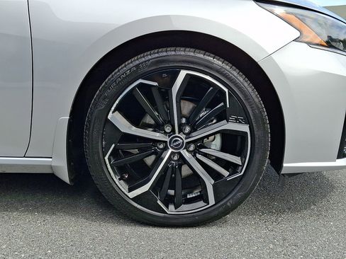 Certified 2023 Nissan Altima 2.5 SR w/ SR Premium Package FWD image 9