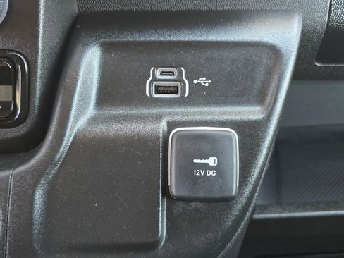 Used 2025 RAM ProMaster 2500 w/ U-Haul Equipment Group FWD image 18