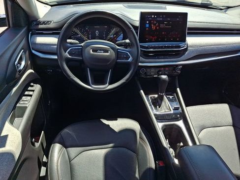 Used 2022 Jeep Compass Latitude w/ Sun and Sound Group AWD/4WD image 11
