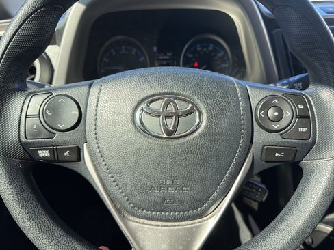 Used 2018 Toyota RAV4 LE image 11