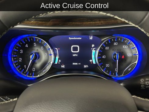 Used 2024 Chrysler Pacifica Limited FWD image 11