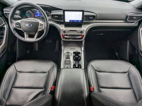 Used 2021 Ford Explorer XLT w/ Equipment Group 202A image 18