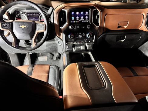Used 2019 Chevrolet Silverado 1500 High Country w/ Technology Package AWD/4WD image 13