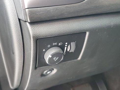 Used 2018 Jeep Grand Cherokee Laredo image 14