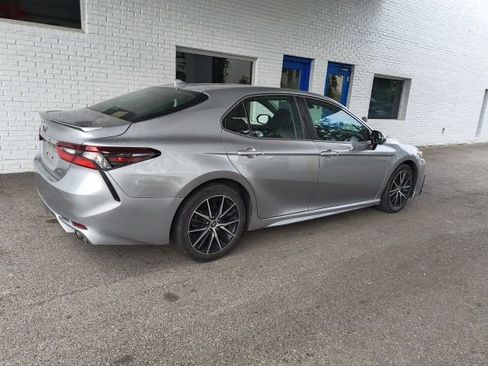 Used 2022 Toyota Camry SE FWD image 10