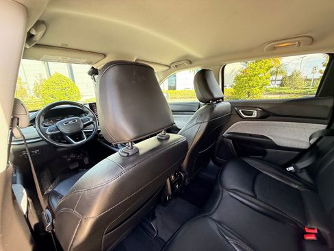 Used 2022 Jeep Compass Latitude image 20