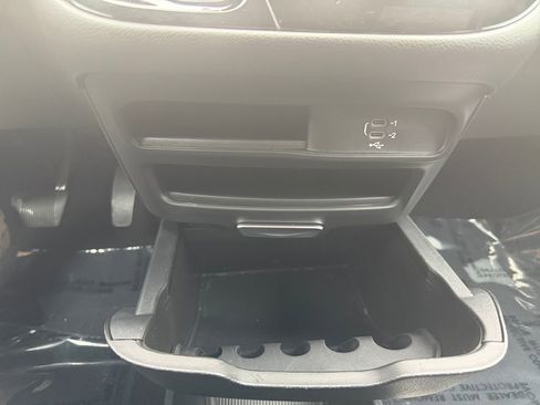 Used 2026 Chrysler Pacifica Select image 22