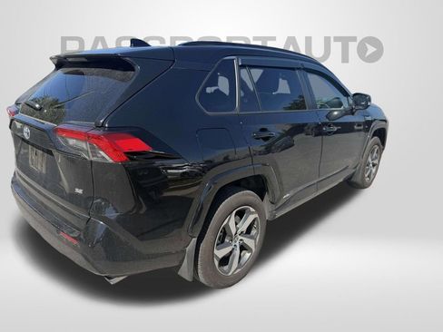 Used 2024 Toyota RAV4 SE w/ Weather & Moonroof Package AWD/4WD image 5