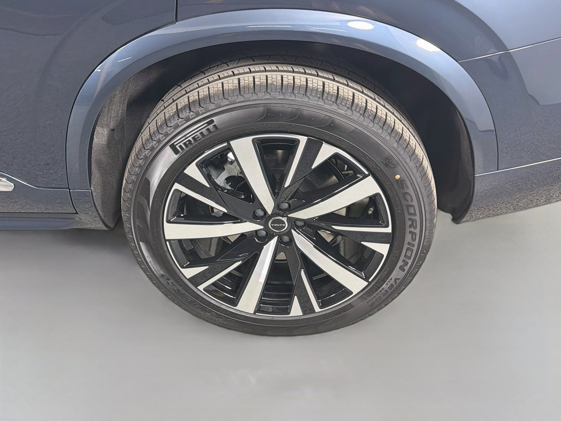 New 2026 Volvo XC90 T8 Core w/ Protection Package Premier AWD/4WD image 33