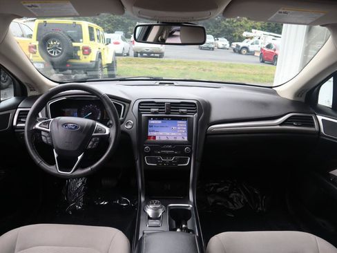 Used 2019 Ford Fusion SE w/ Equipment Group 151A FWD image 53