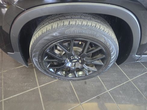 Used 2021 Chevrolet Trax LT w/ Midnight Edition image 29