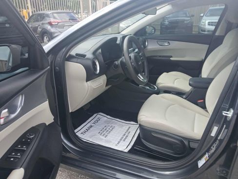 Used 2022 Kia Forte LXS w/ LXS Technology Package image 9