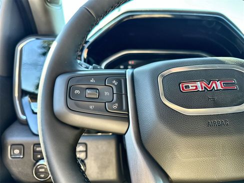 New 2026 GMC Sierra 1500 SLT image 31
