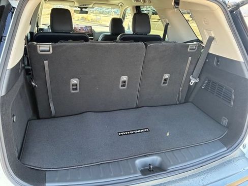 New 2026 Nissan Pathfinder SL w/ SL Premium Package FWD image 19