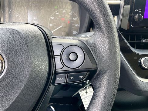 Used 2025 Toyota Corolla LE FWD image 24