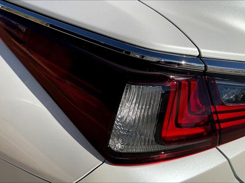 Used 2023 Lexus ES 350 w/ Premium Package FWD image 29