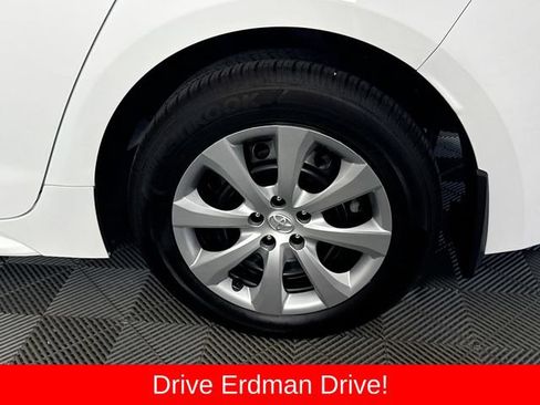 Certified 2025 Toyota Corolla LE FWD image 4