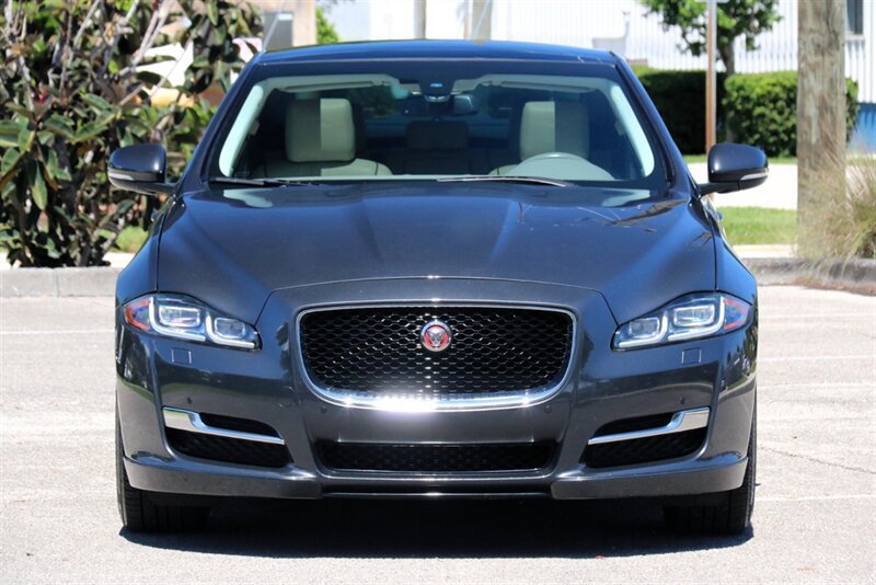 Used 2017 Jaguar XJ R-Sport RWD image 8