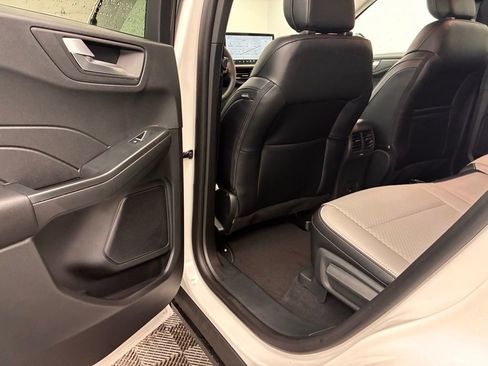 New 2026 Ford Escape SE w/ Class II Trailer Tow Package image 32