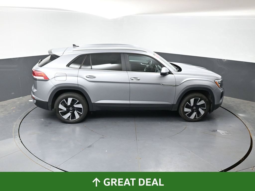 Used 2025 Volkswagen Atlas Cross Sport SE FWD image 45