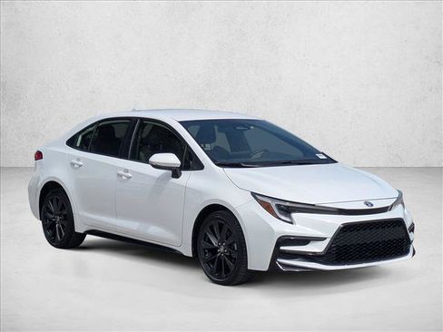 Used 2023 Toyota Corolla SE FWD image 3