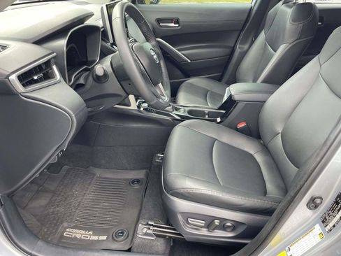 Used 2024 Toyota Corolla Cross XLE w/ Convenience Package FWD image 14