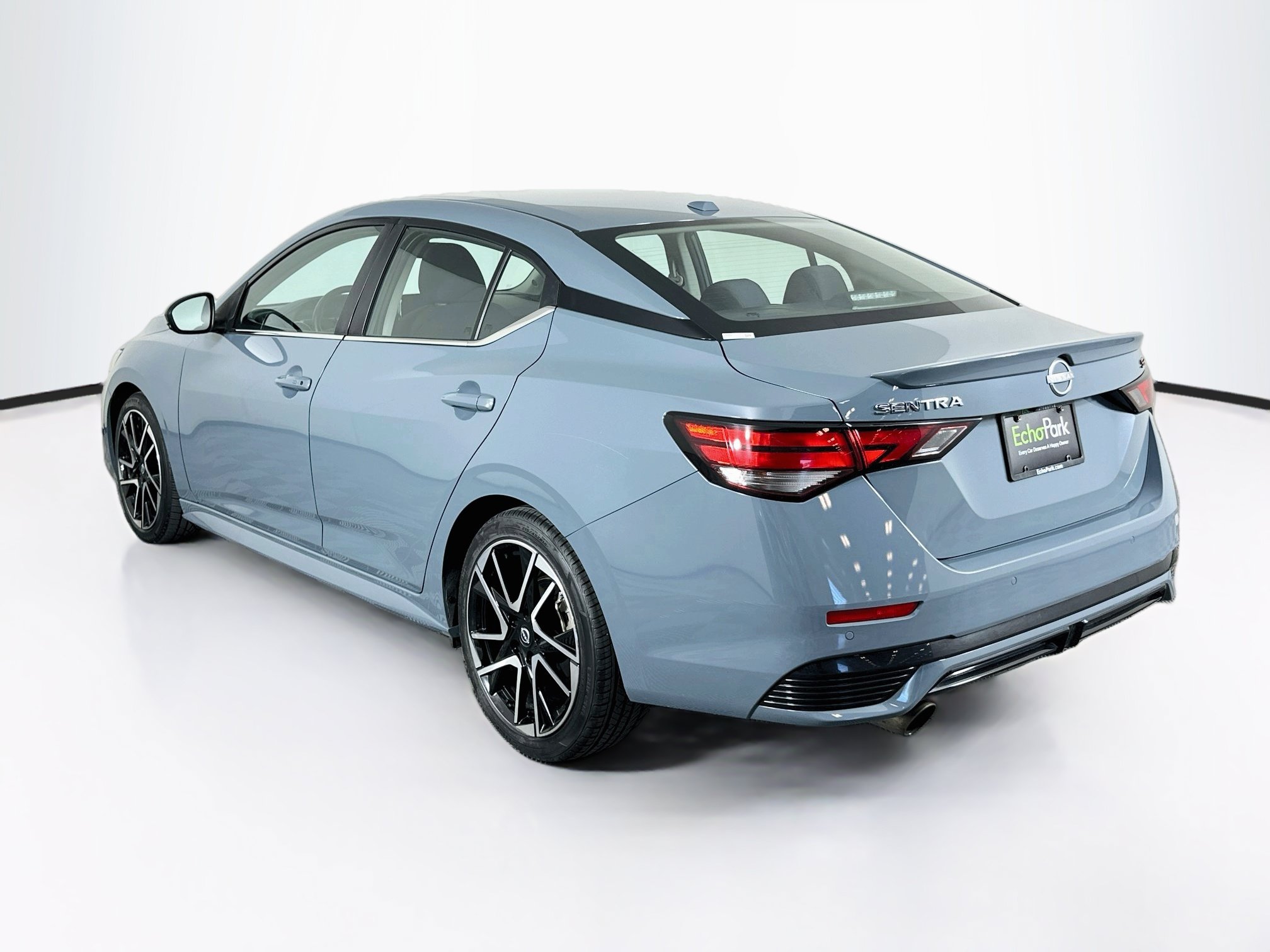 Used 2025 Nissan Sentra SR FWD image 5