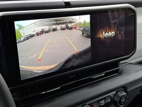 Certified 2025 Jeep Wrangler Unlimited Sahara AWD/4WD image 18