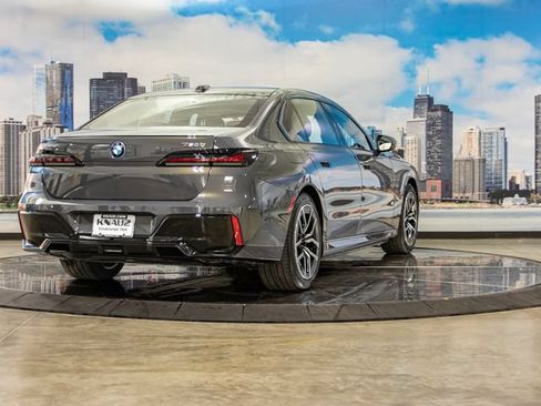 Used 2026 BMW 750e xDrive w/ Autobahn Package AWD/4WD image 9