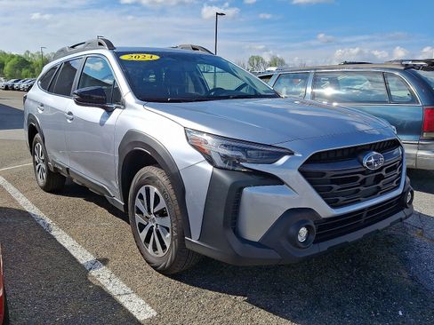 Used 2024 Subaru Outback Premium image 1