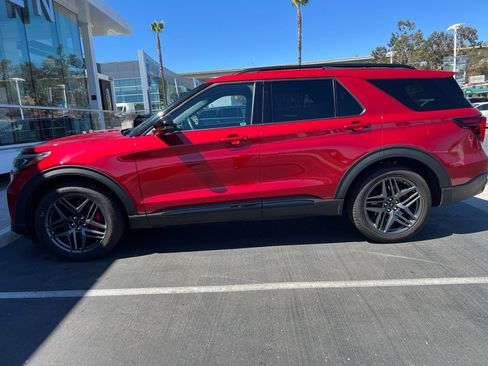 Used 2025 Ford Explorer ST w/ Sun And Sound Package RWD image 10