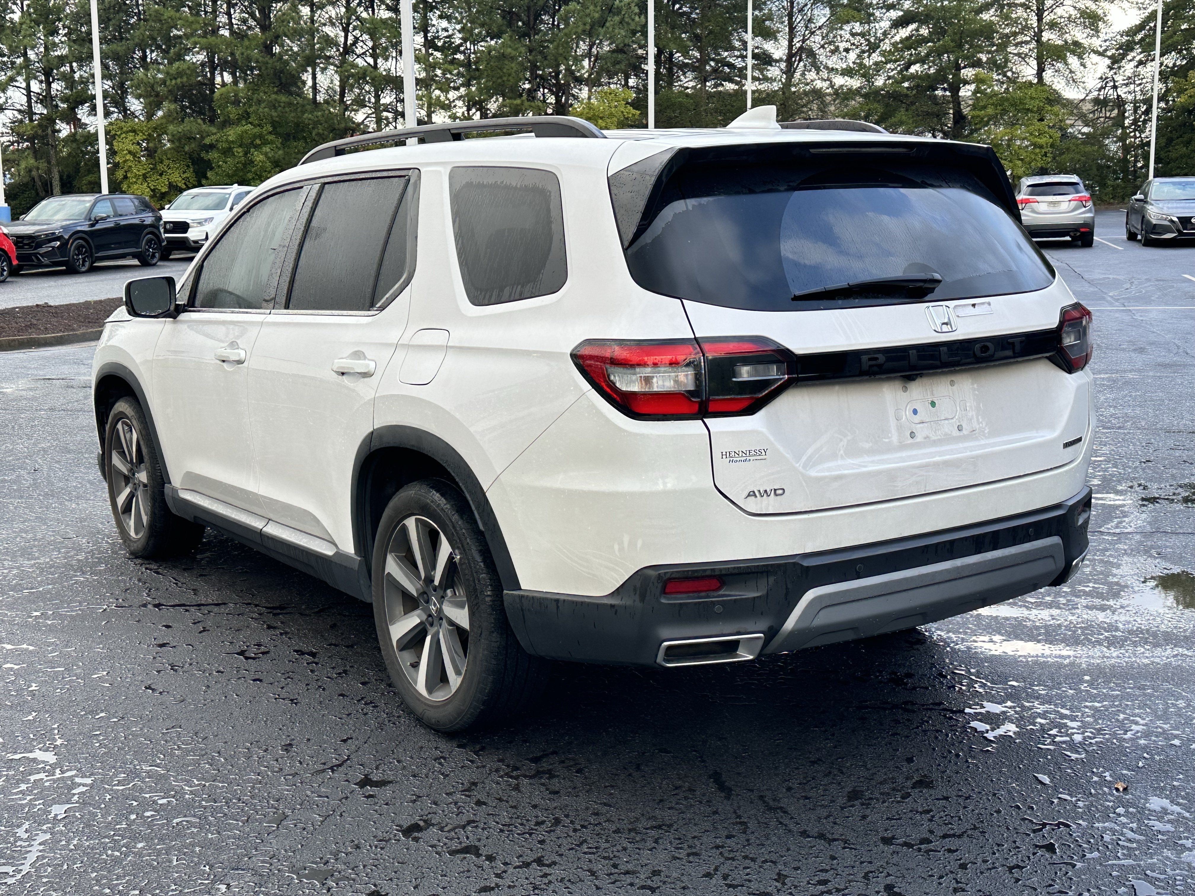Used 2024 Honda Pilot Touring image 12