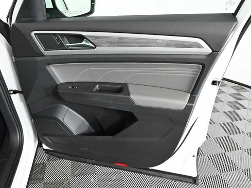 Certified 2023 Volkswagen Atlas Cross Sport SE w/ Panoramic Sunroof Package FWD image 12