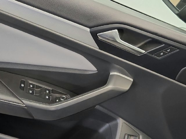 Used 2025 Volkswagen Jetta SE FWD image 17