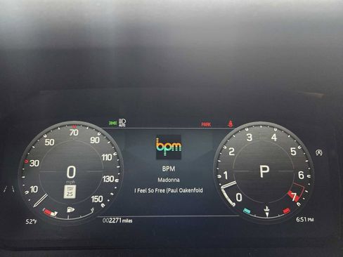 Used 2026 Land Rover Defender 110 X-Dynamic SE AWD/4WD image 2