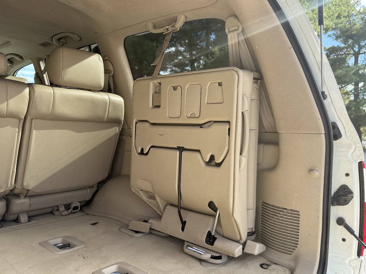 Used 2005 Lexus LX 470 4WD w/ Preferred Accessory Pkg image 75