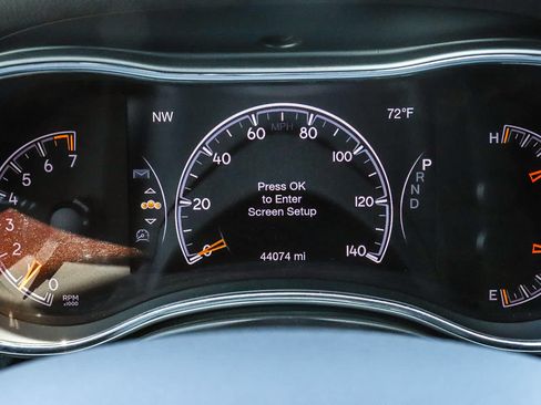 Used 2020 Jeep Grand Cherokee Laredo RWD image 31