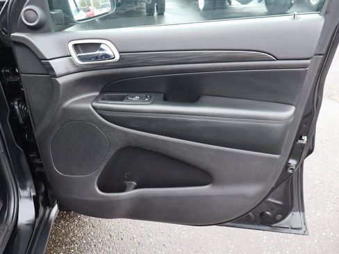 Used 2019 Jeep Grand Cherokee Laredo image 23