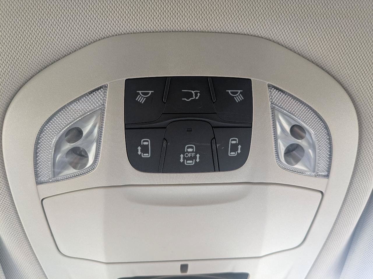 Used 2022 Chrysler Voyager LX FWD image 13