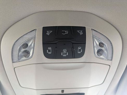 Used 2022 Chrysler Voyager LX FWD image 13