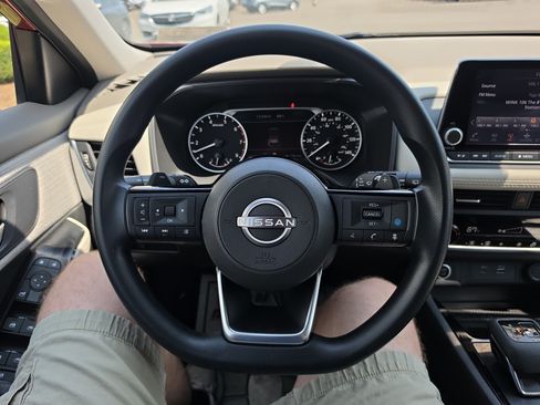 Used 2023 Nissan Rogue SV AWD/4WD image 19