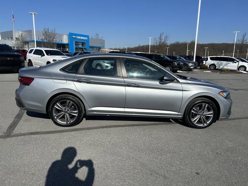 Used 2023 Volkswagen Jetta SE image 8