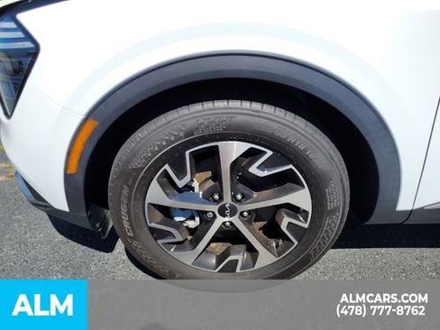 Used 2024 Kia Sportage EX FWD image 16